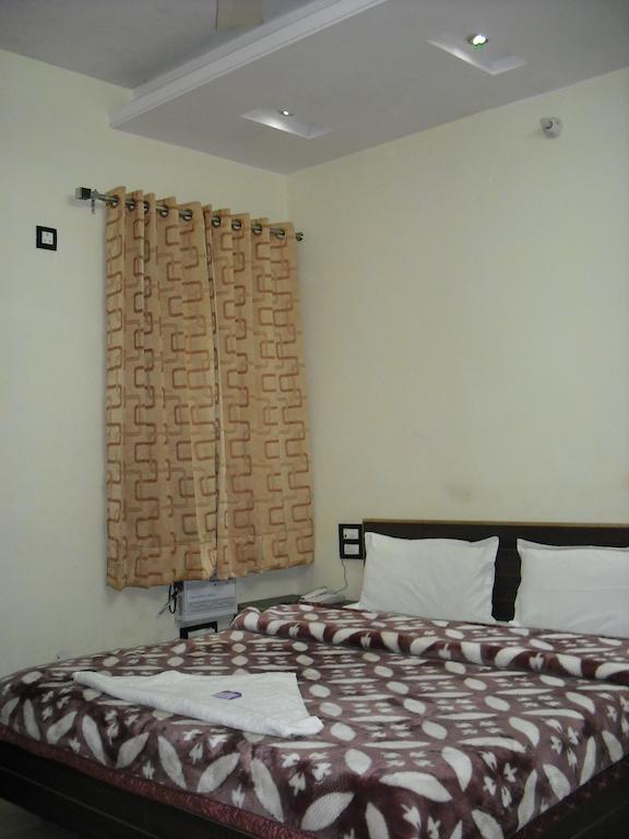 Hotel Gs Paradise Amritsar Room photo
